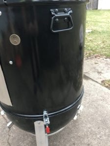 Metal chest handle mounted on middle cooking section