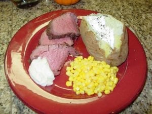 Beef tenderloin with creamy horseradish sauce