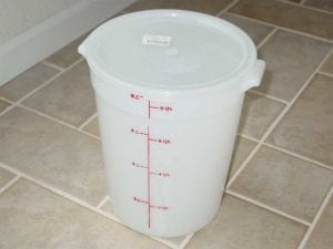Small round PP food storage container