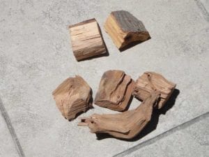 2 chunks hickory wood and 4 chunks of apple wood