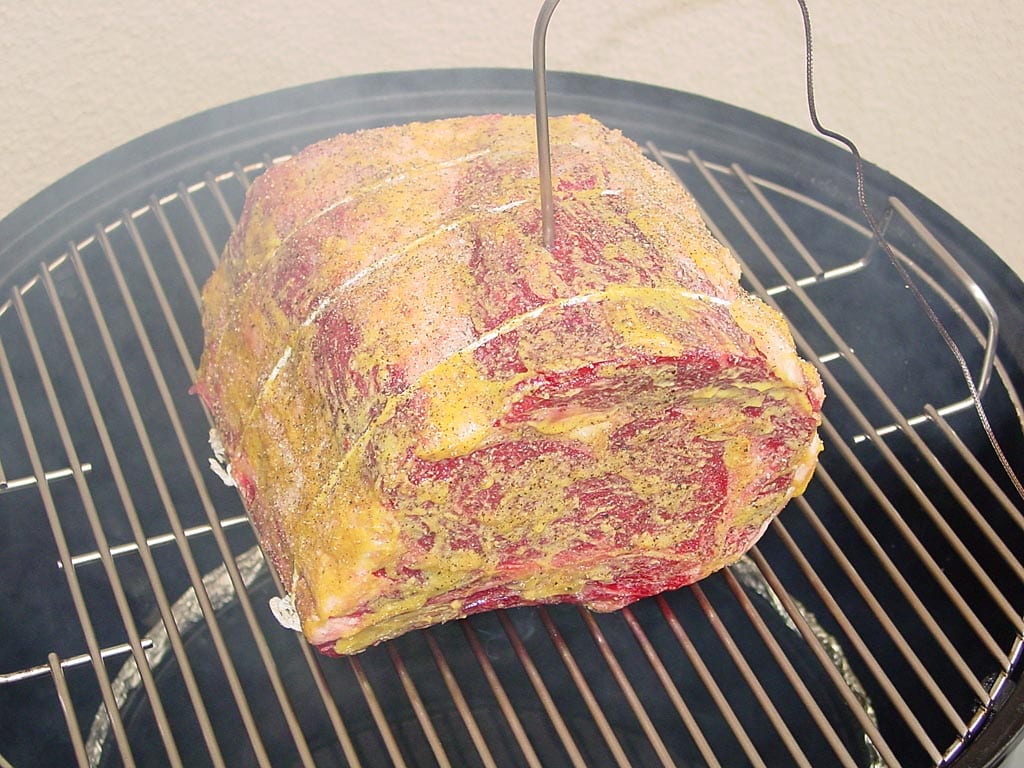 Probe thermometer placement in a beef rib roast