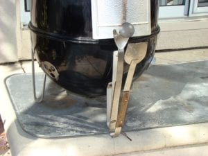 Propping open access door with tongs