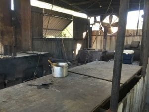 Long, wide pit with flat lid