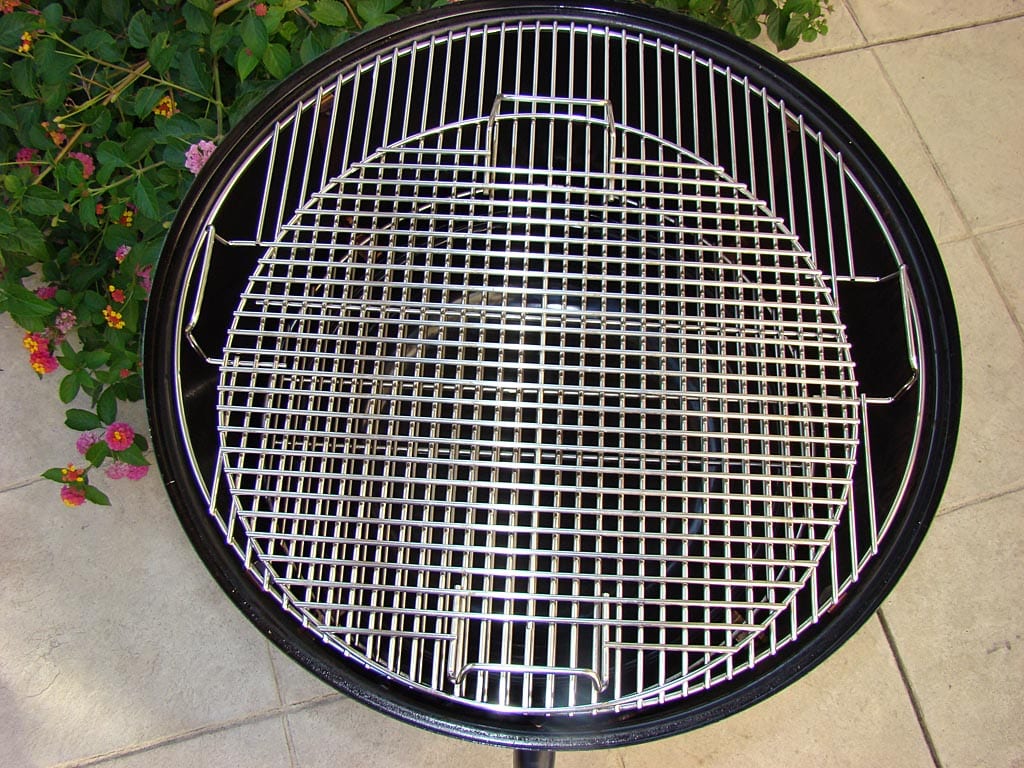 Overhead of nested top cooking grates