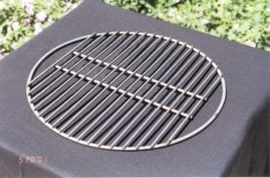 Charcoal grate with gaps