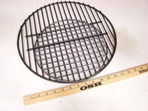 Handles on both top and bottom cooking grates