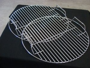 Top and bottom cooking grates