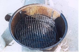 Mid-mounted cooking grate