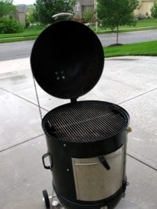 Front view of hinged lid