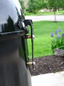 Close-up of lid hinge