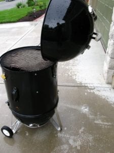 Side view of hinged lid