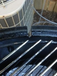 Probe thermometer slot in middle cooking section