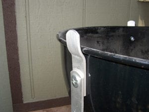 Lid tabs for grilling