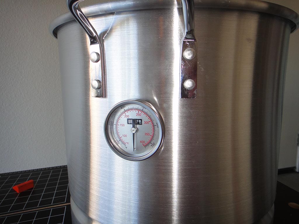Thermometer installed in pot