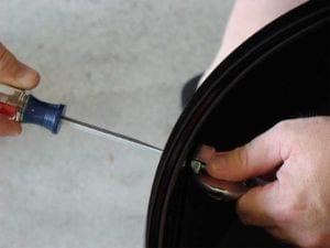 Fastening grill strap in middle cooking section