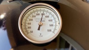 Lid thermometer registering 350F
