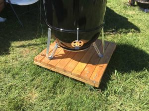 Thin Blue Que wooden platform